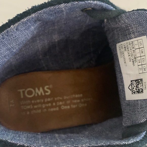 Tom’s Black Suede Girl’s bootie - size 2 - Picture 6 of 6